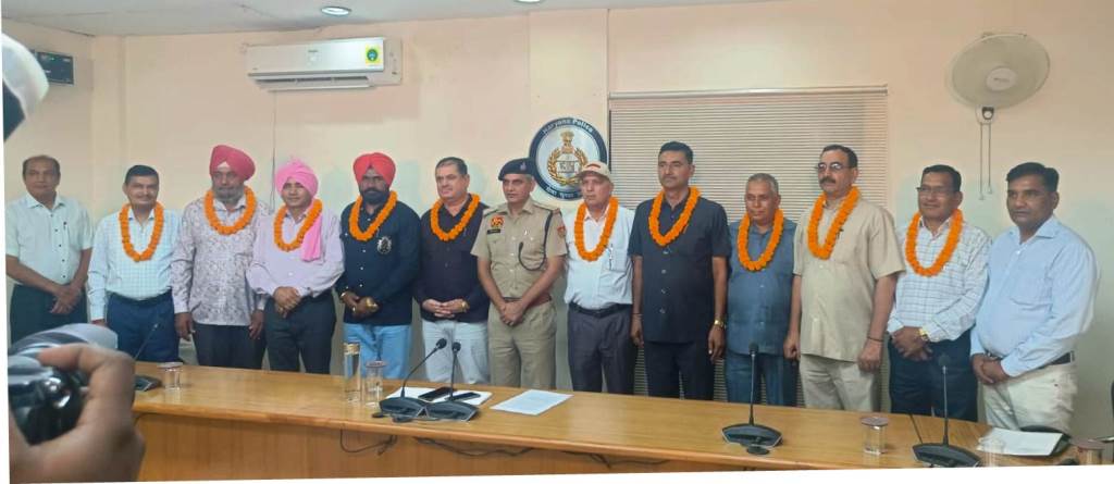 Ambala Police Bids Warm Farewell to 10 Retired Officers and Employees